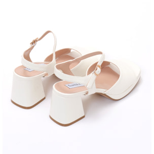 Sandali in simil pelle con tacco comodo