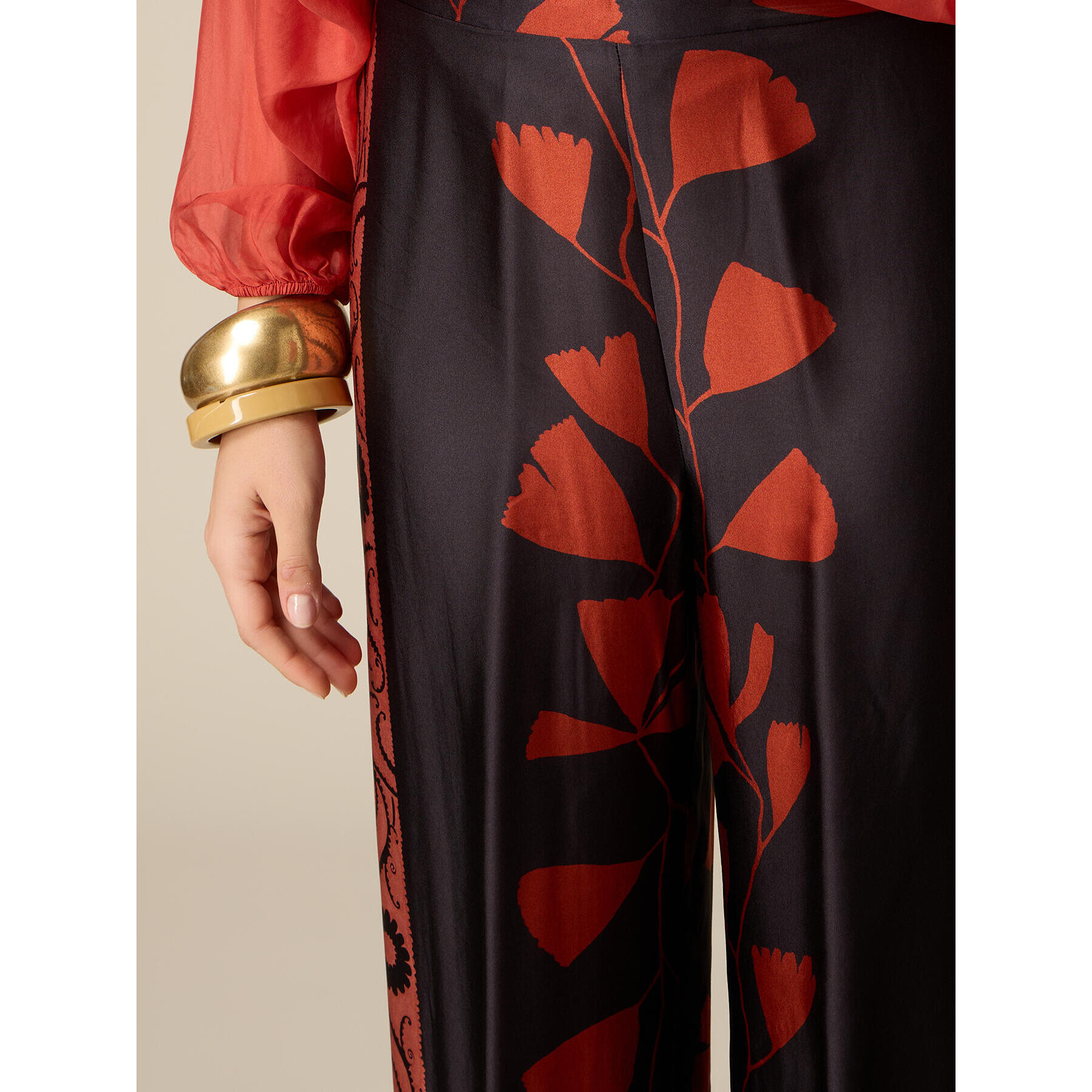 Oltre - Pantaloni palazzo in raso fantasia - Nero