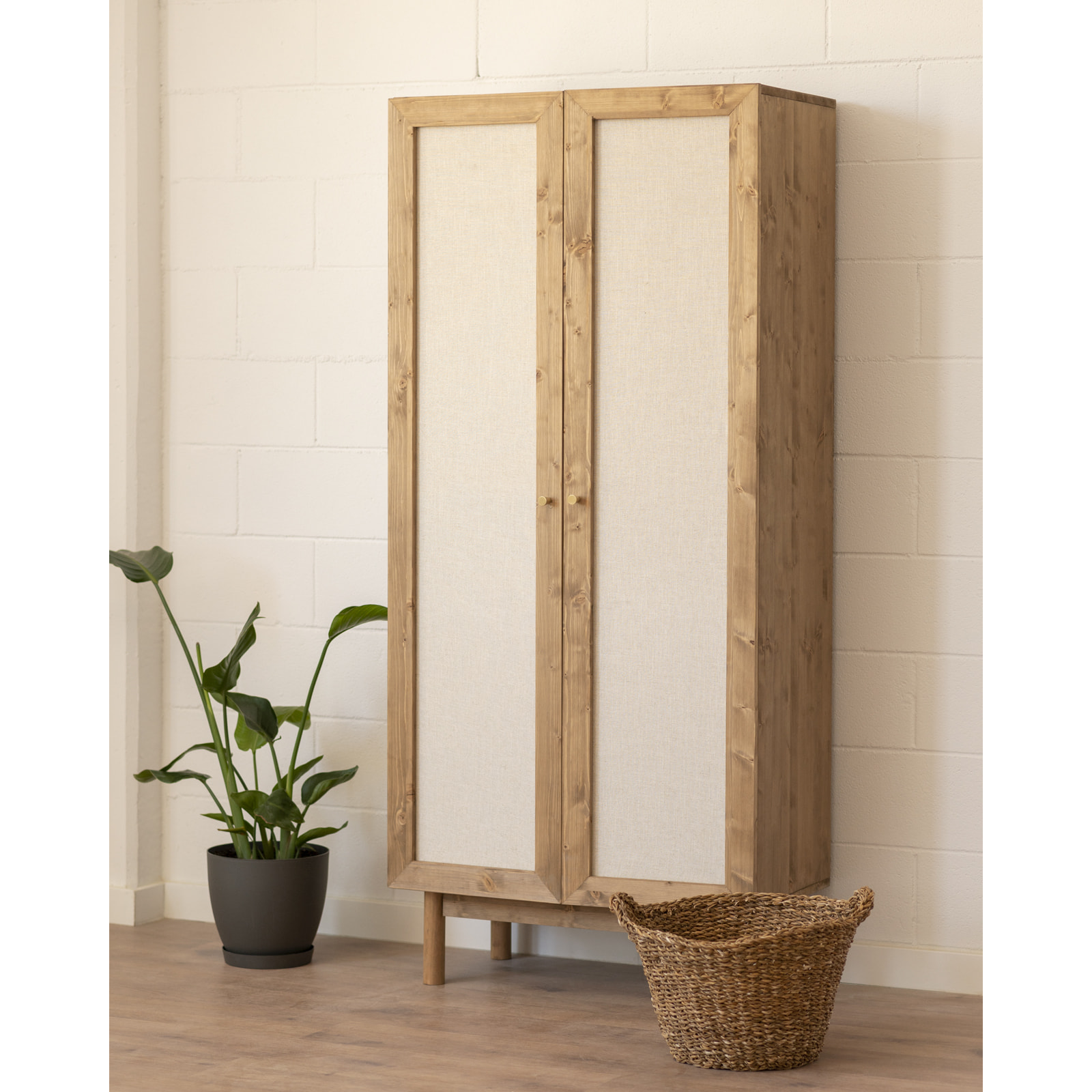 Armoire en bois massif et toile de lin ton chêne foncé 180x80cm Hauteur: 180 Longueur: 80 Largeur: 40
