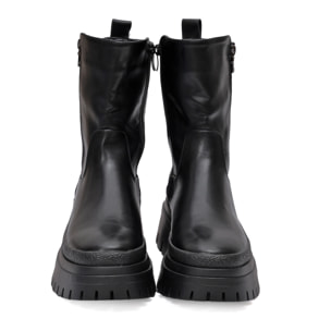 Stivaletto in simil pelle con cintura finta