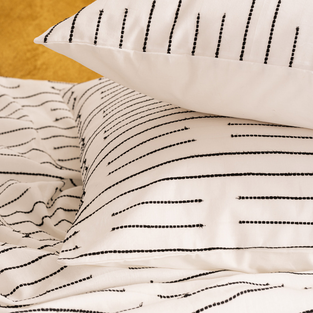 Parure de lit Kain coton blanc noir 240x220cm