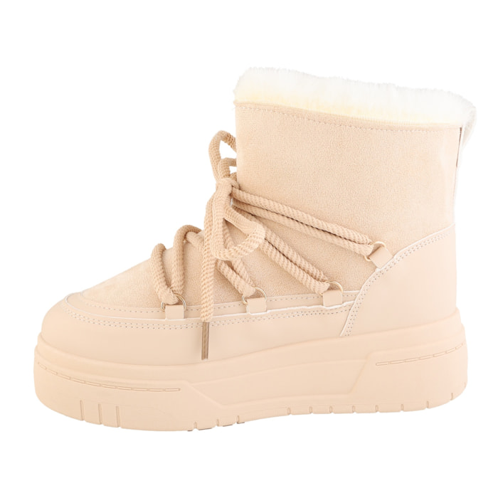 Stivaletti in simil camoscio imbottiti con stringhe