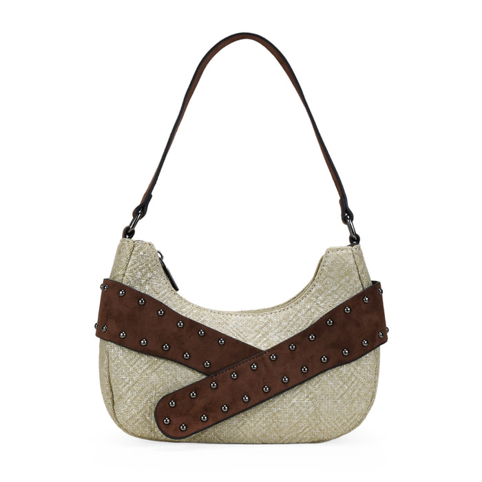 Bolso de hombro marrón en rafia con tachuelas