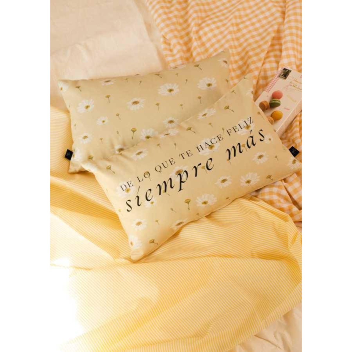 Funda de cojín "De lo que te hace feliz siempre más" Formato alargado