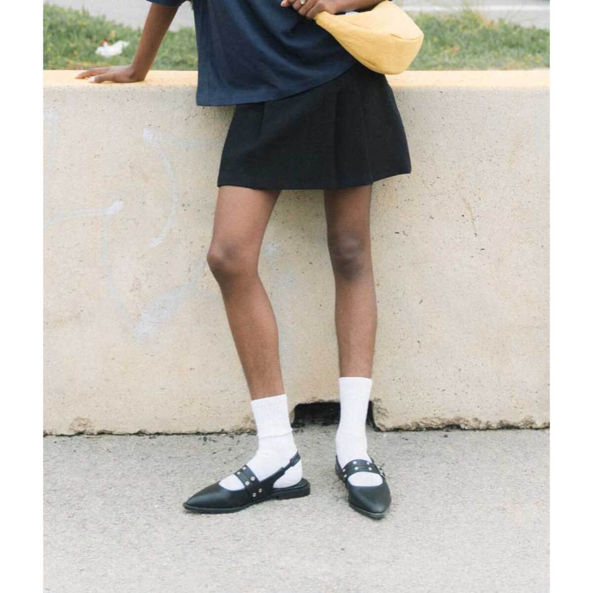 Bailarinas destalonadas negras con tira y hebilla