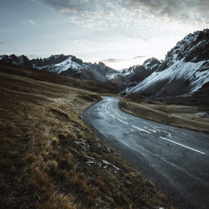 Affiche paysage sur la route du galibier Affiche sous cadre noir