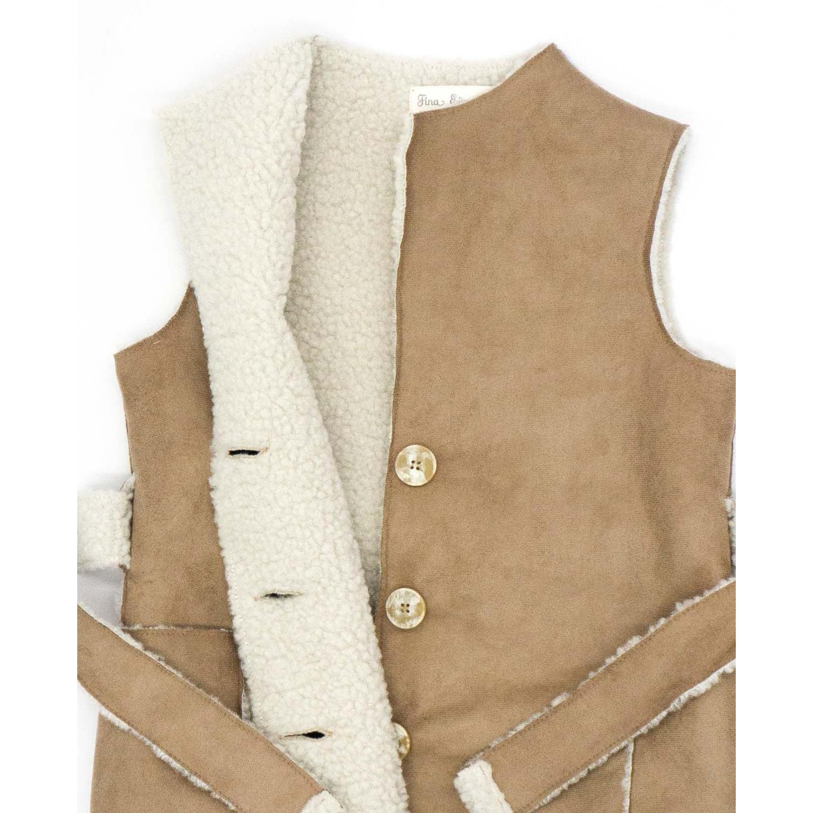 Chaleco de ante marrón y borreguito blanco
