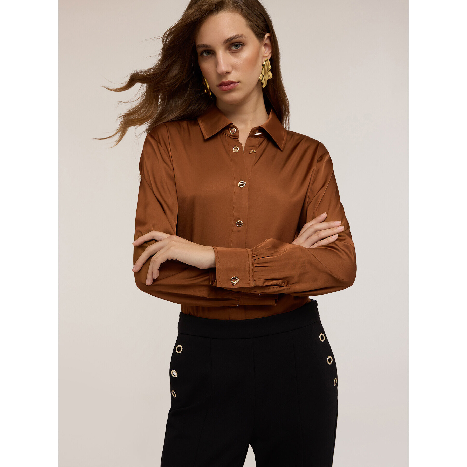 Motivi - Camicia in raso con occhielli - Marrone