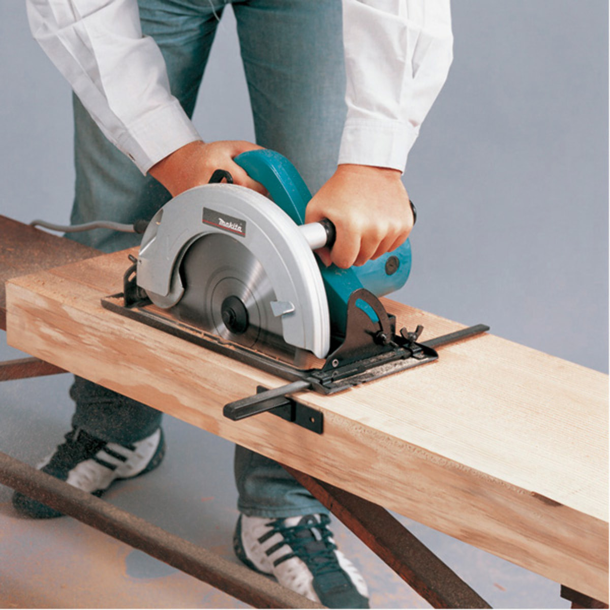 MAKITA sierra circular 235 mm - 2000 W - con accesorios - N5900B