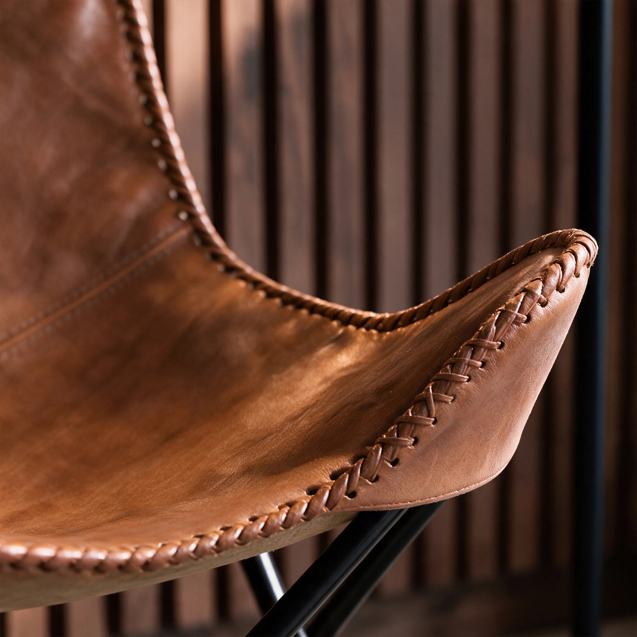 Fauteuil papillon en cuir de buffle marron - Octave