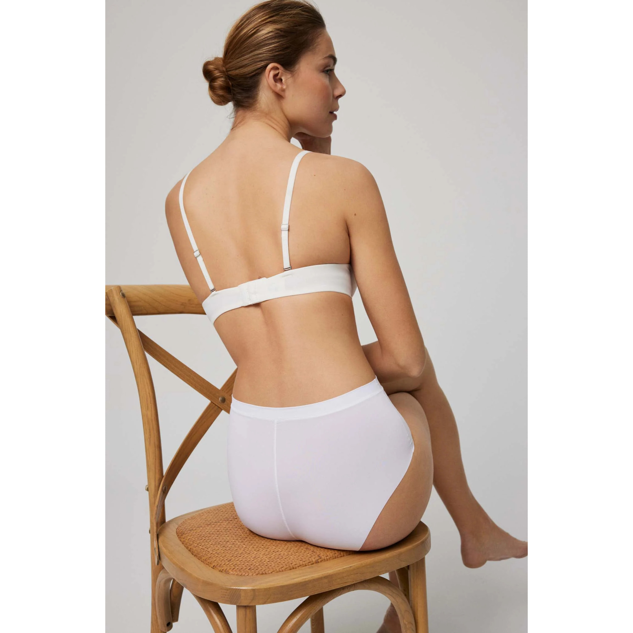 Slip a vita alta adattabili con finiture bianche invisibili