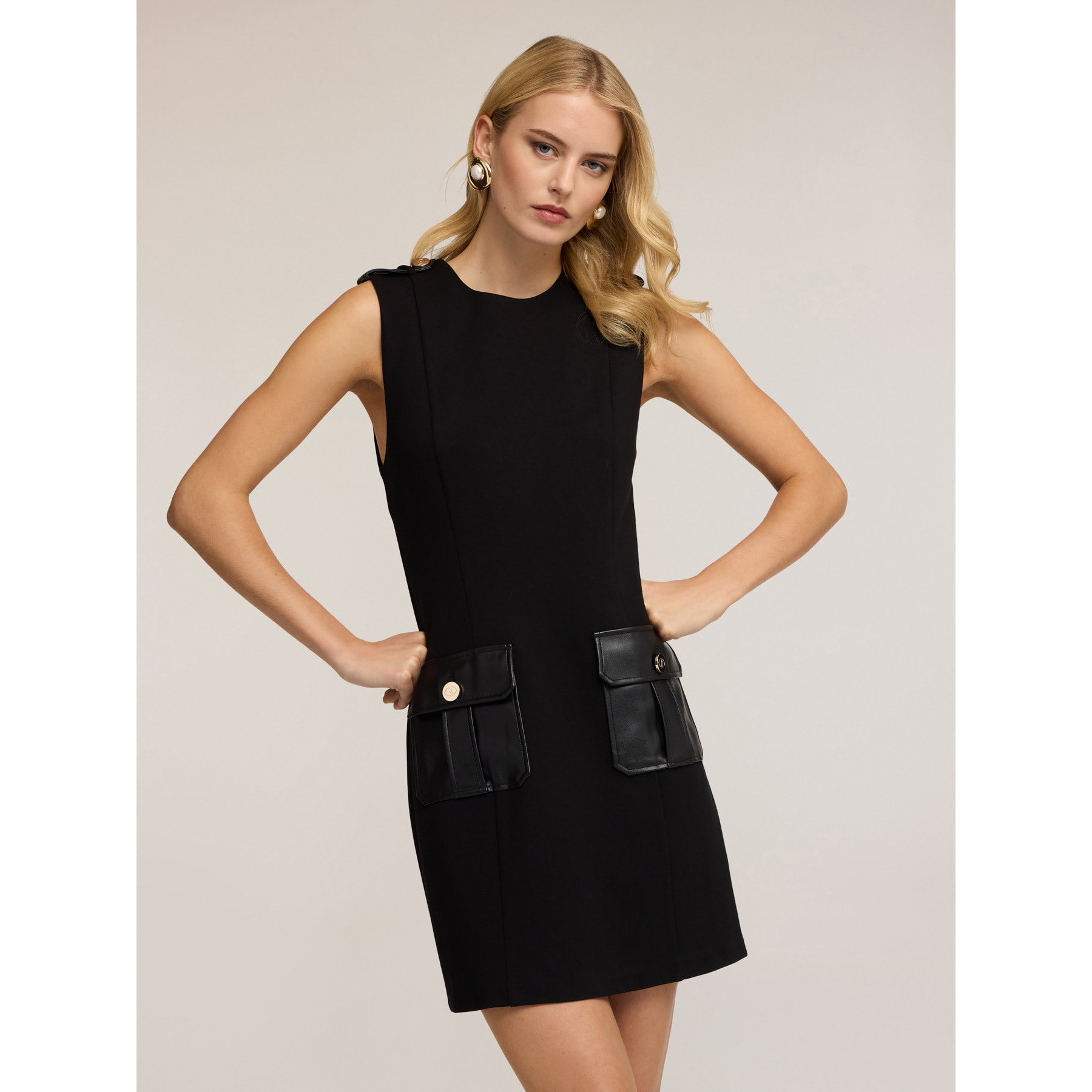 Motivi - Vestido tubo con bolsillos aplicados en tejido recubierto - Negro