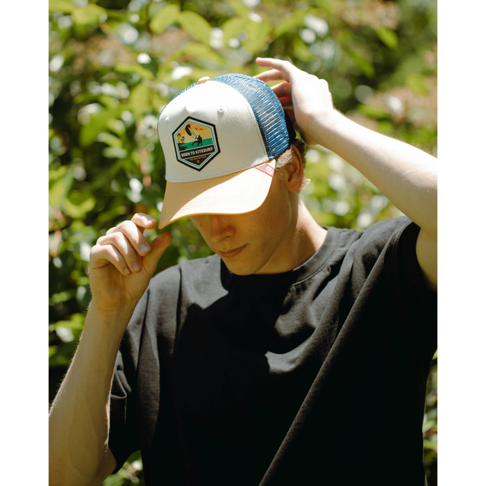 Gorra Trucker Born to Kitesurf Marron The Indian Face para hombre y mujer