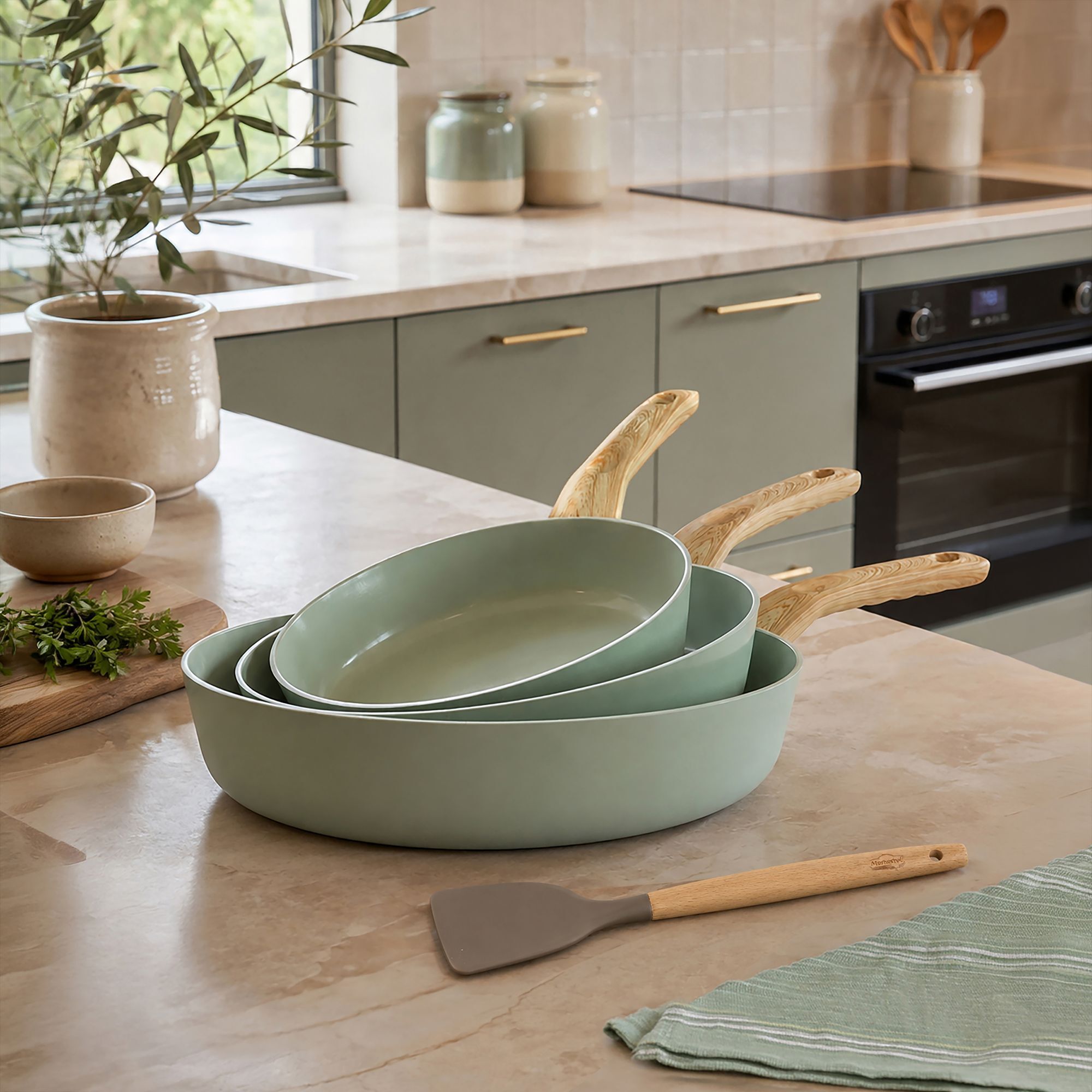 Batterie de cuisine 13 pièces en aluminium recyclé celadon - tout feux COLORAMA