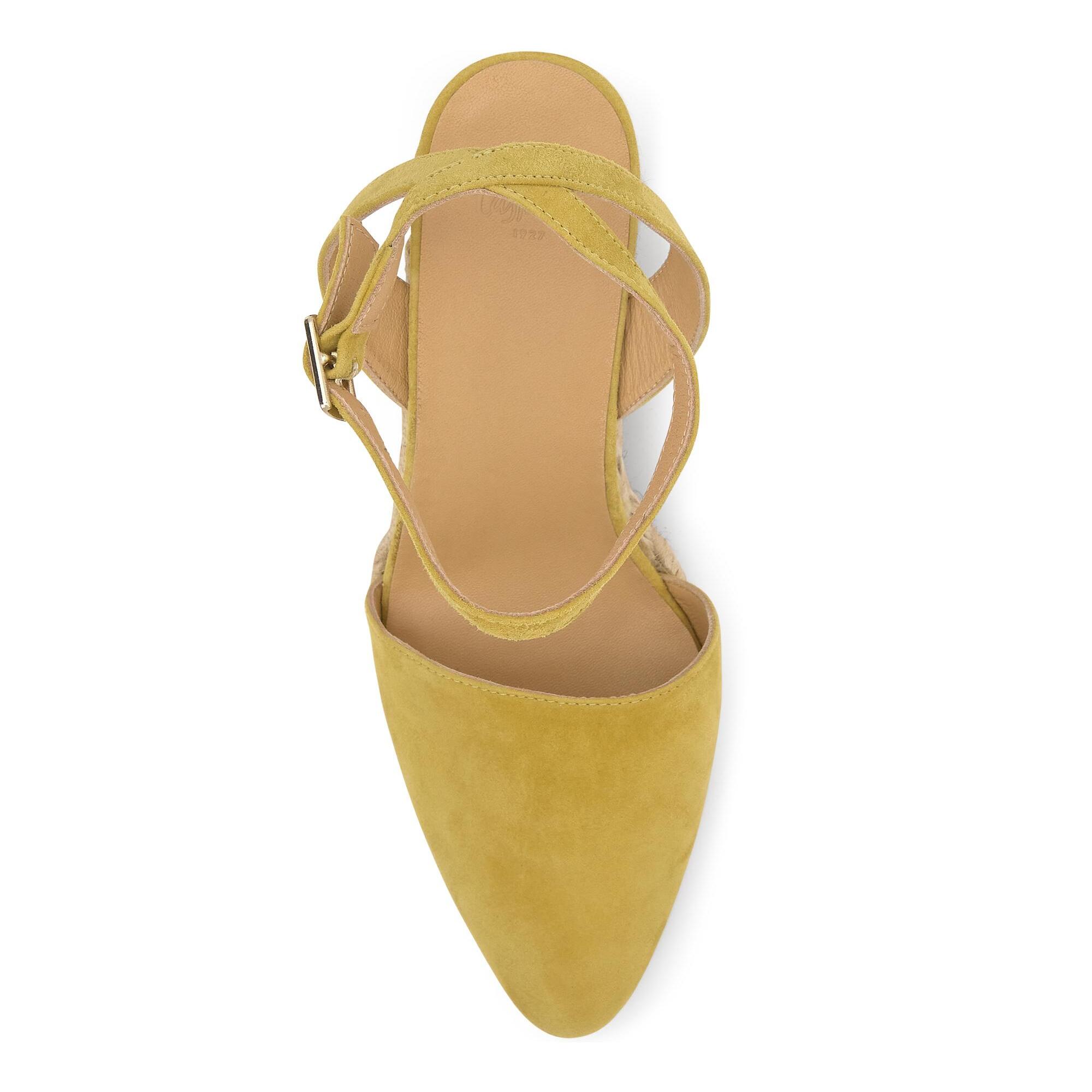 Alpargata de cuña Judi en ante con punta afilada y cierre de pulsera