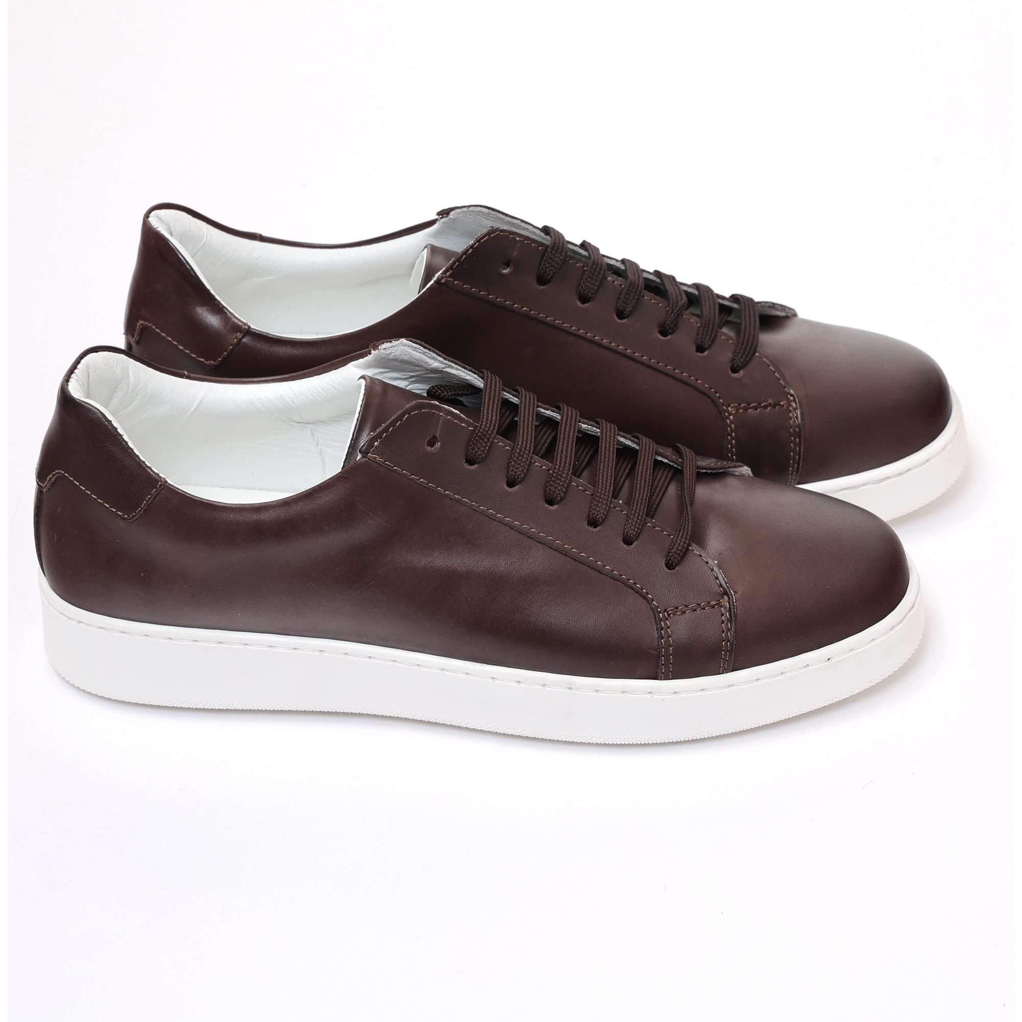 Sneakers stringate in pelle di vitello