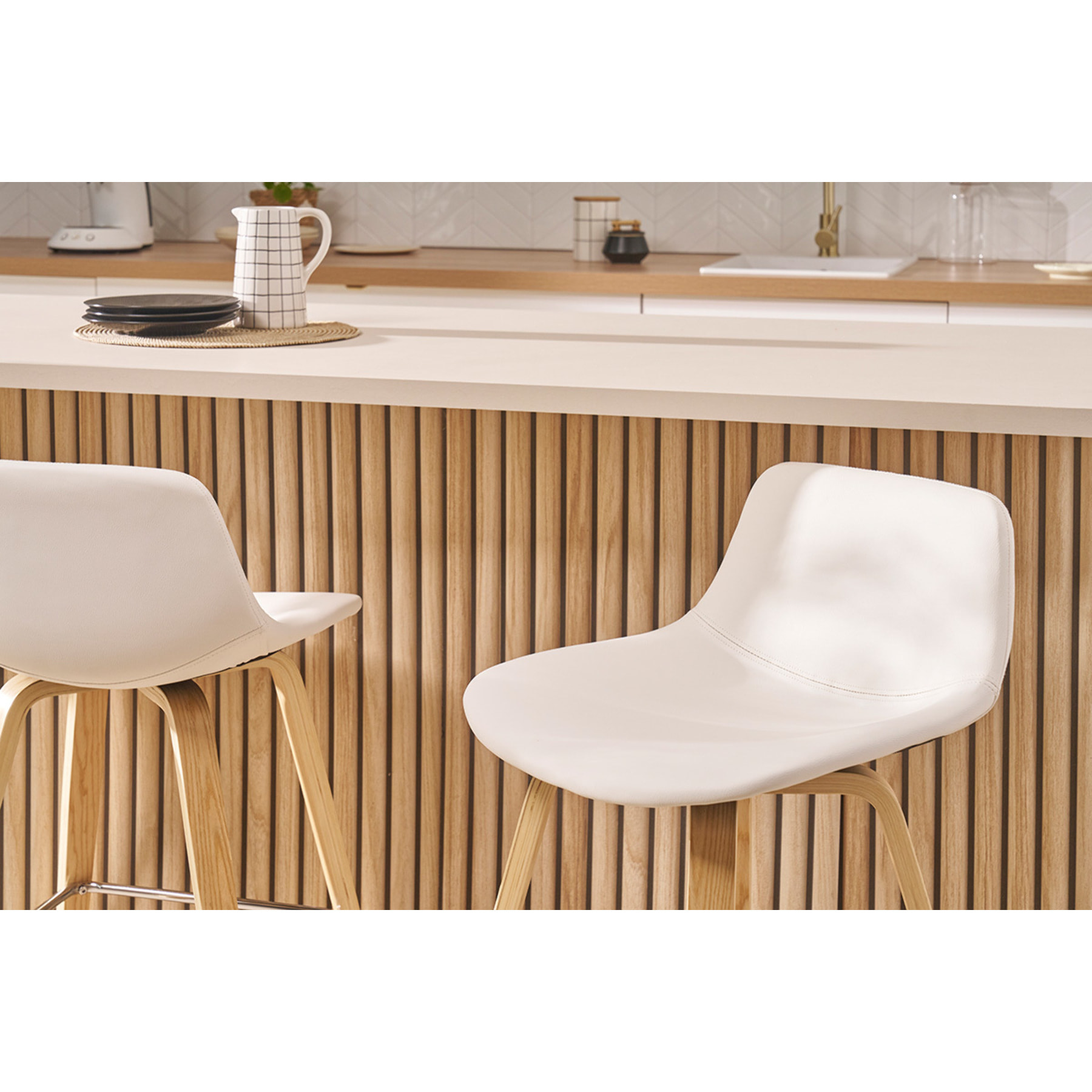 Tabourets de bar design blanc et bois clair H65 cm (lot de 2) NONIE