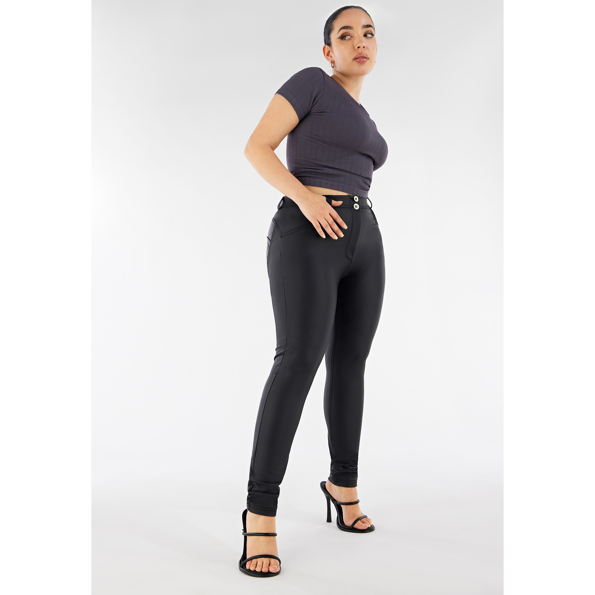 Pantaloni push up WR.UP® curvy con gamba superskinny similpelle