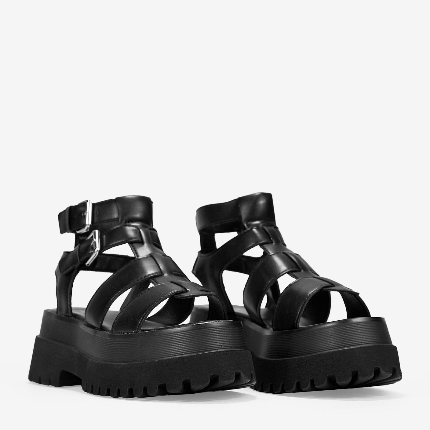 Sandalias de plataforma negras con suela track y hebilla