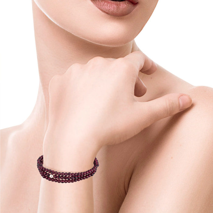 Pulsera elástica de triple vuelta de cuentas de granate con detalles en plata de ley 925.