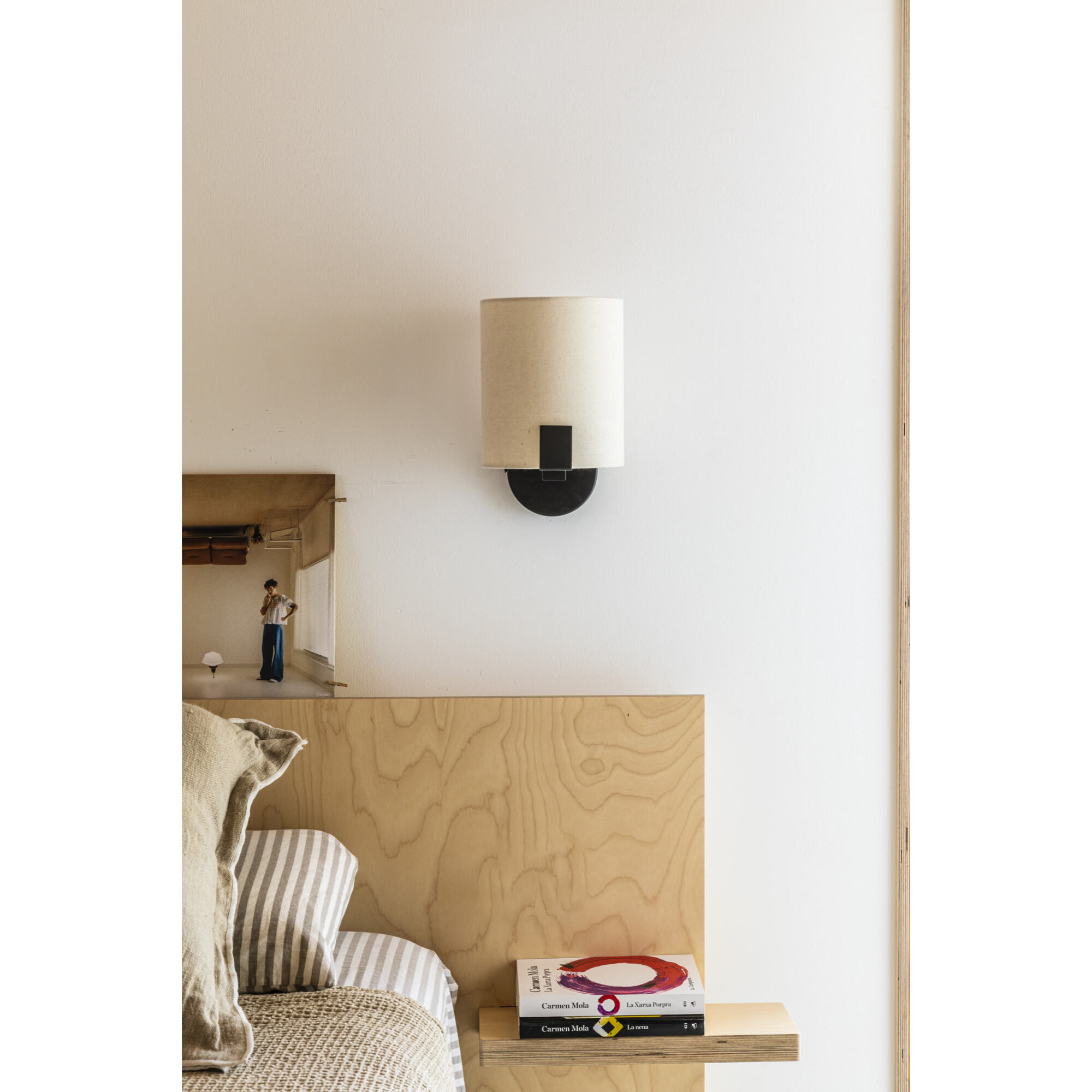 NILA Lampe applique noire et blanc cassé avec lecteur