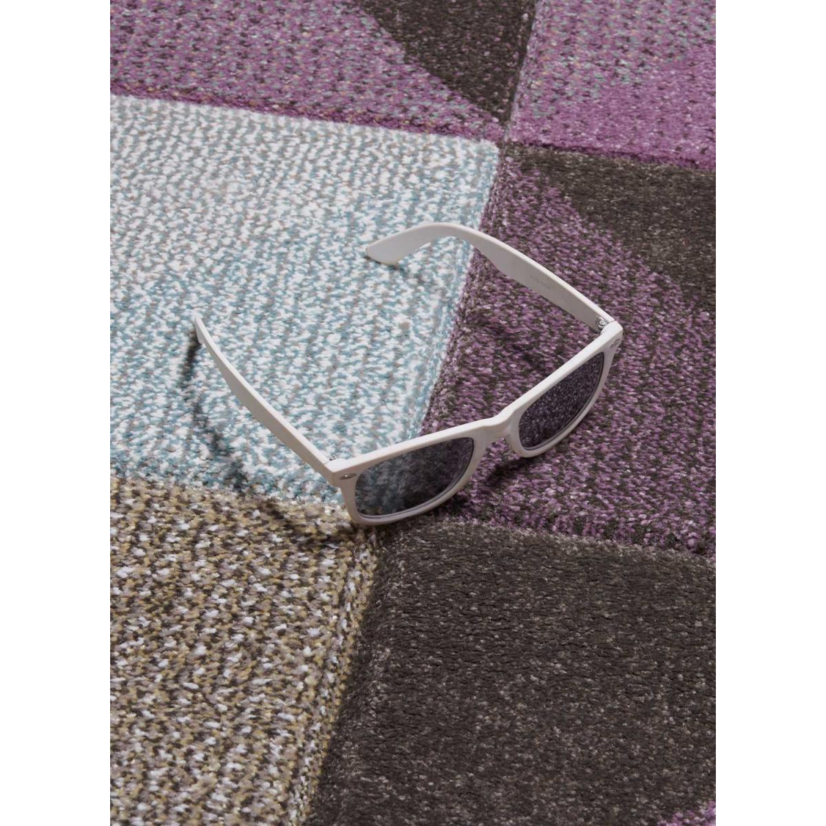 Petit tapis géométrique aux couleurs pastel