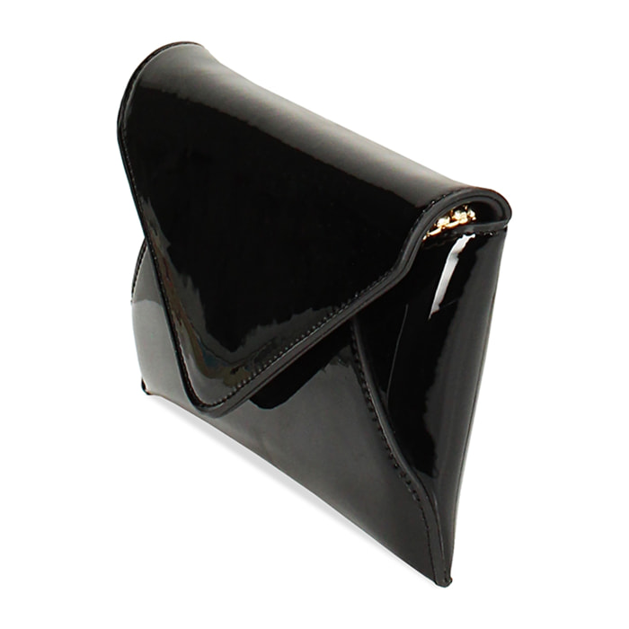 Bolso con correa de hombro en charol negro