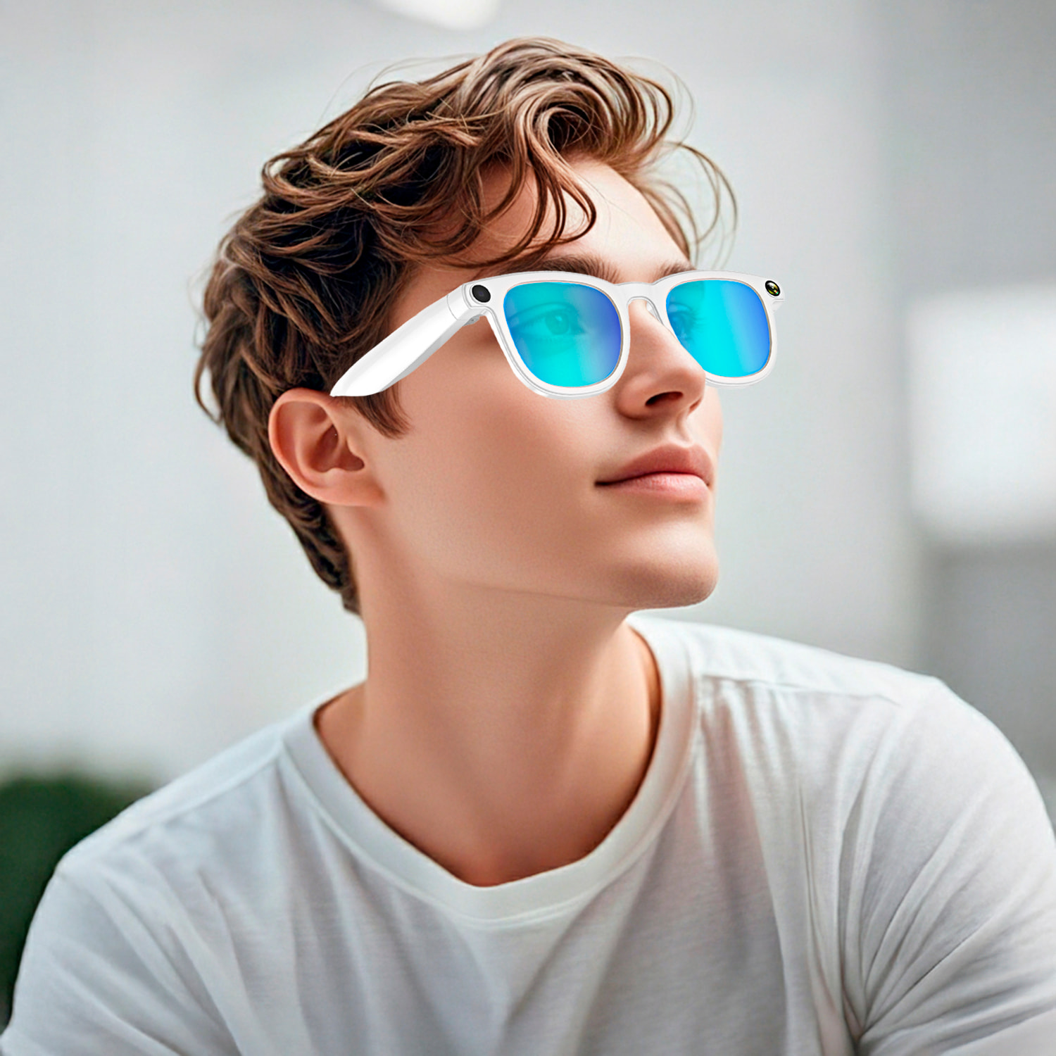 Gafas inteligentes CY01. Con cámara para fotos y videos de 8 MPX, traductor AI en tiempo real y control de música/llamadas. 16GB de memoria, lentes tintadas y transparentes.