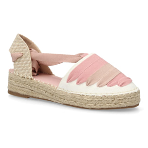 Sandalia de plataforma con cintas.