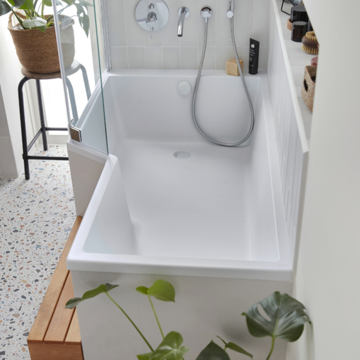 Baignoire antidérapante bain douche Neo blanc mat + pare bain chromé + tablier