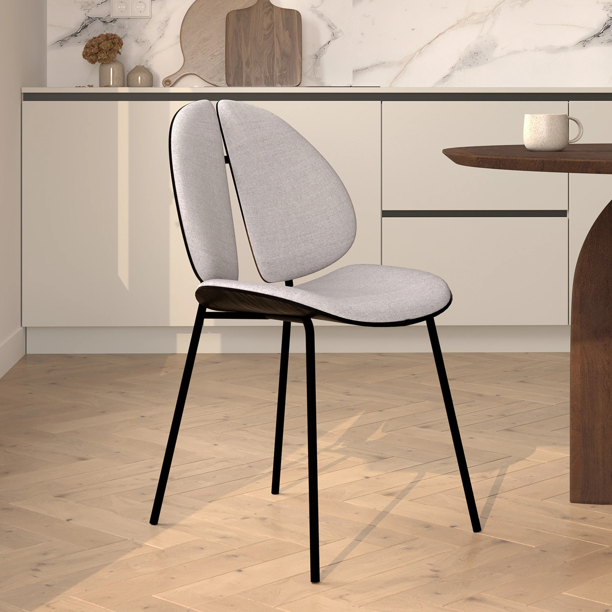 Chaise en tissu gris et bois noir - Coccinelle