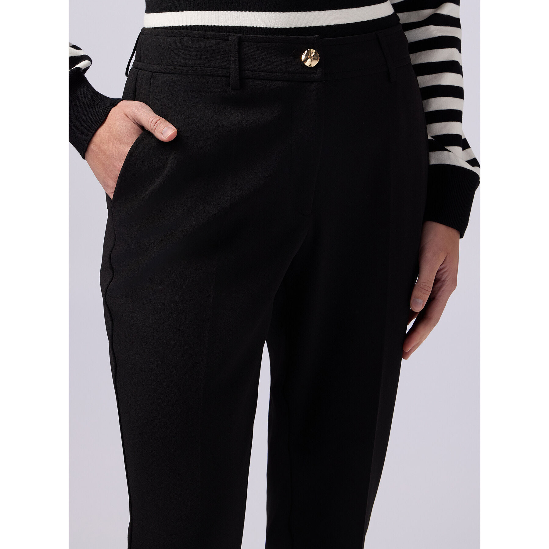 Oltre - Pantalón regular en tejido scuba crepé - Negro