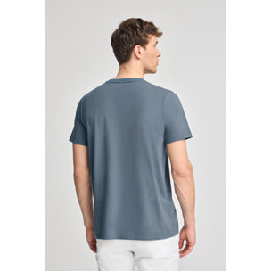 Camiseta azul denim básica de cuello redondo con detalle bordado