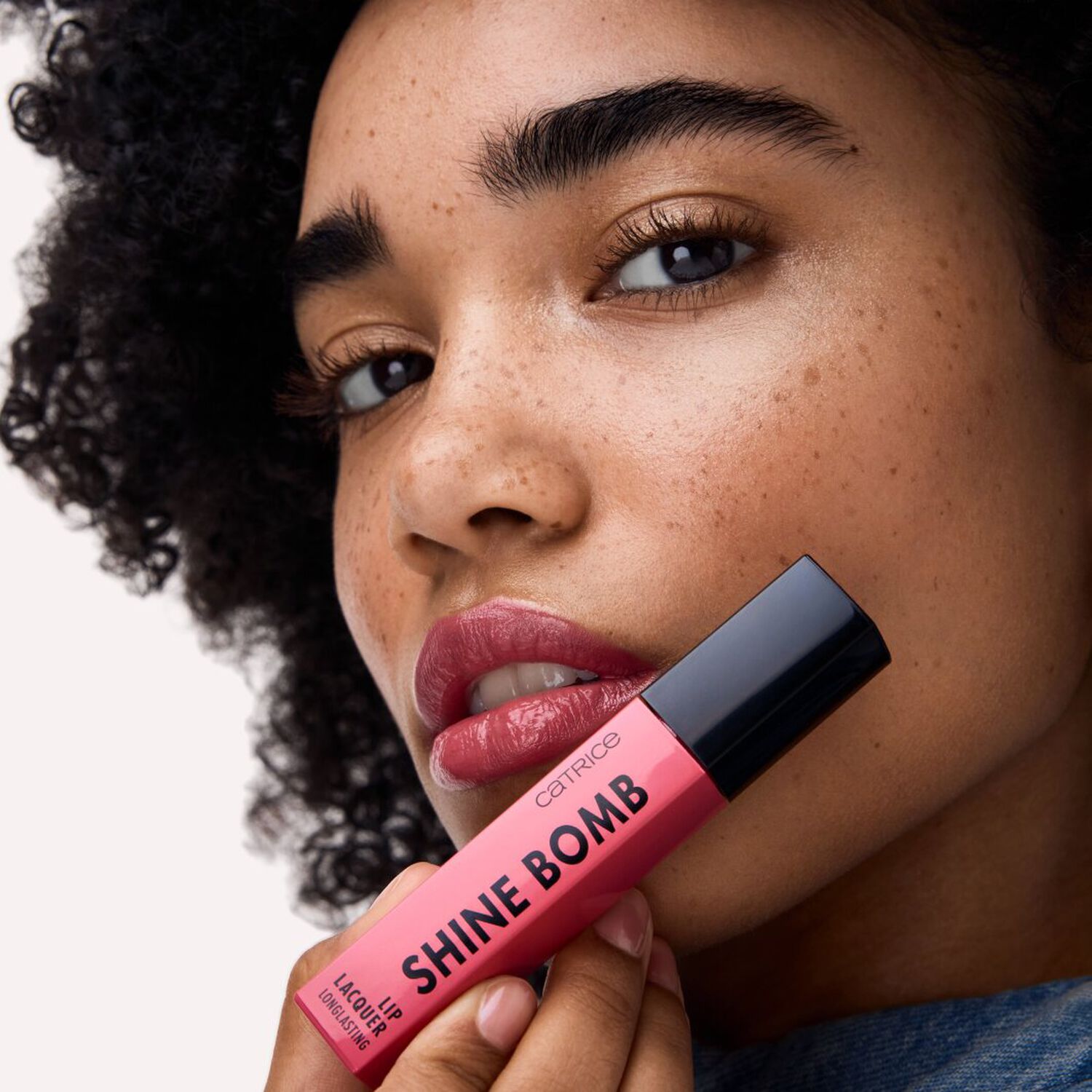 Shine Bomb - Rouge à Lèvres Longue Tenue Fini Brillant 3 ml