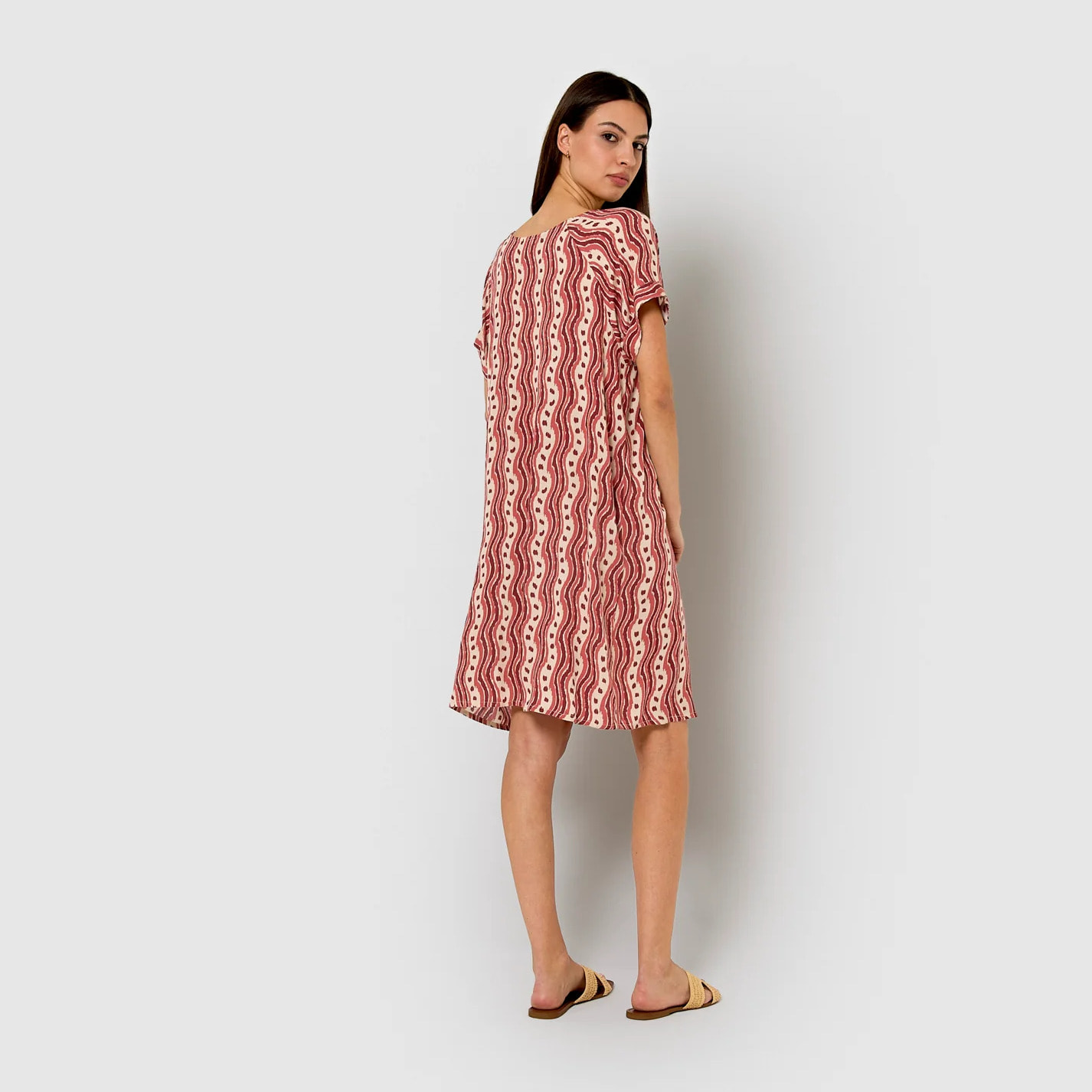 Vestido corto bambula detalles plisados begonia burdeos