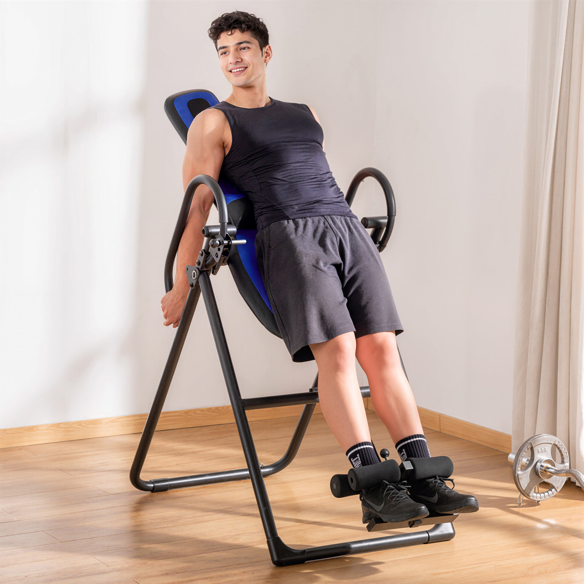 HOMCOM Tabla de Inversión Plegable con Ruedas, Altura Ajustable 140-203 cm, Banco de Inversión con Cinturón de Seguridad y Soporte de Lumbar, para Aliviar Espalda y Mejorar la Circulación