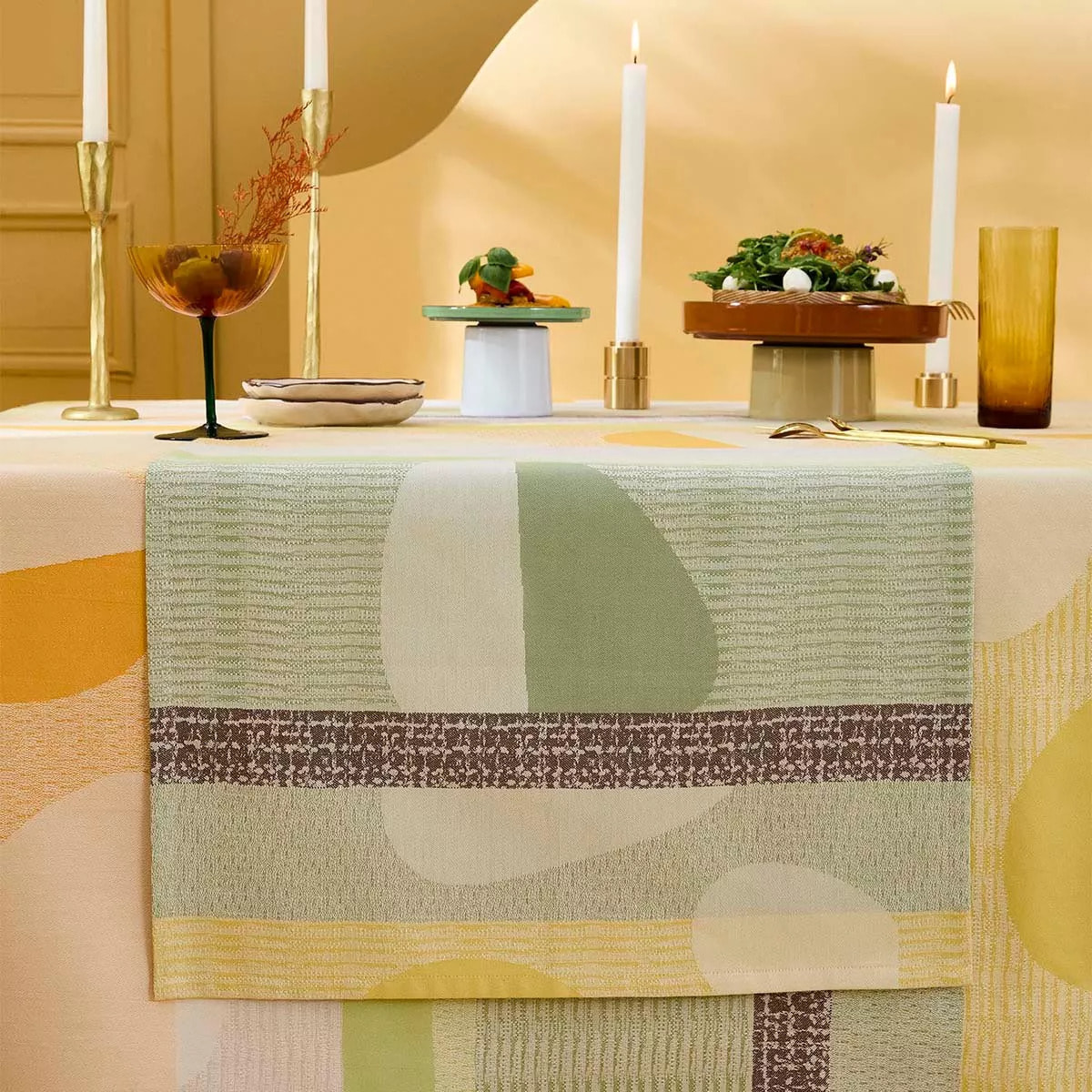 Chemin de table pur coton 205 g/m² motif jacquard vert orange Mille galets terre cuite