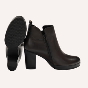 Stivaletto in vera pelle con tacco e fascia elastica