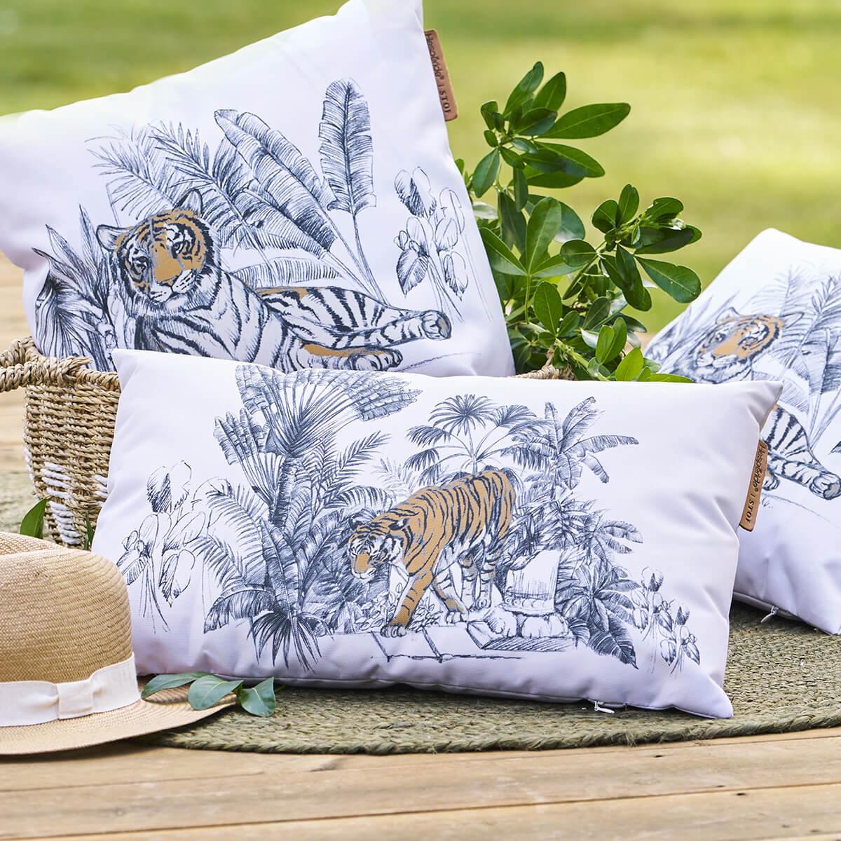 Coussin déco d extérieur "Maoria" motif tigre 50 x 30cm en polyester