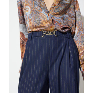 Pantaloni blu notte con gessatura dorata e fibbia personalizzata (m) in vita