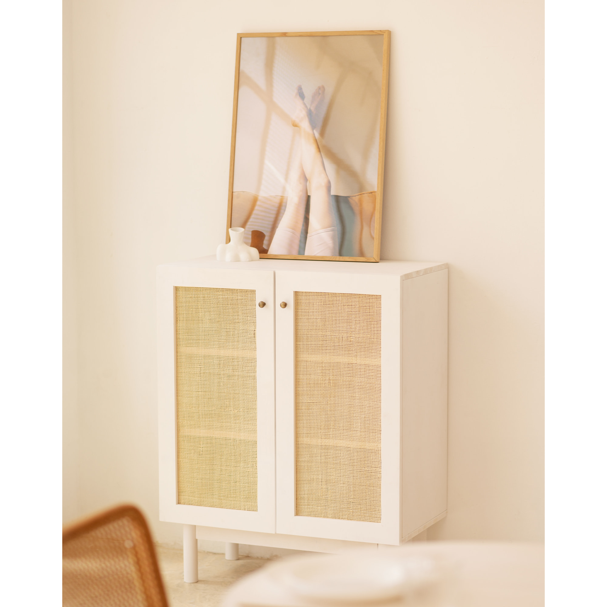 Buffet medulla en bois massif et rotin avec 2 portes en blanc 100x80cm Hauteur: 100 Longueur: 80 Largeur: 40