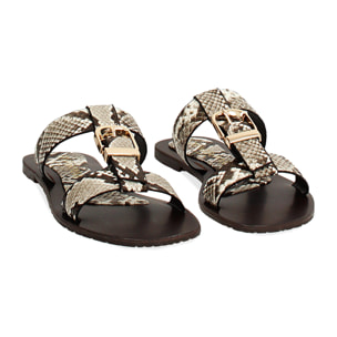 Sandalias planas beige con encanto veraniego