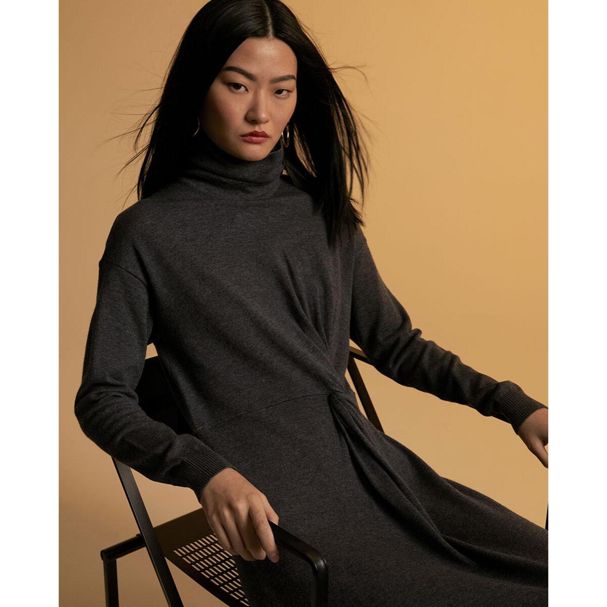 abito midi in maglia grossa con bottoni e spalline