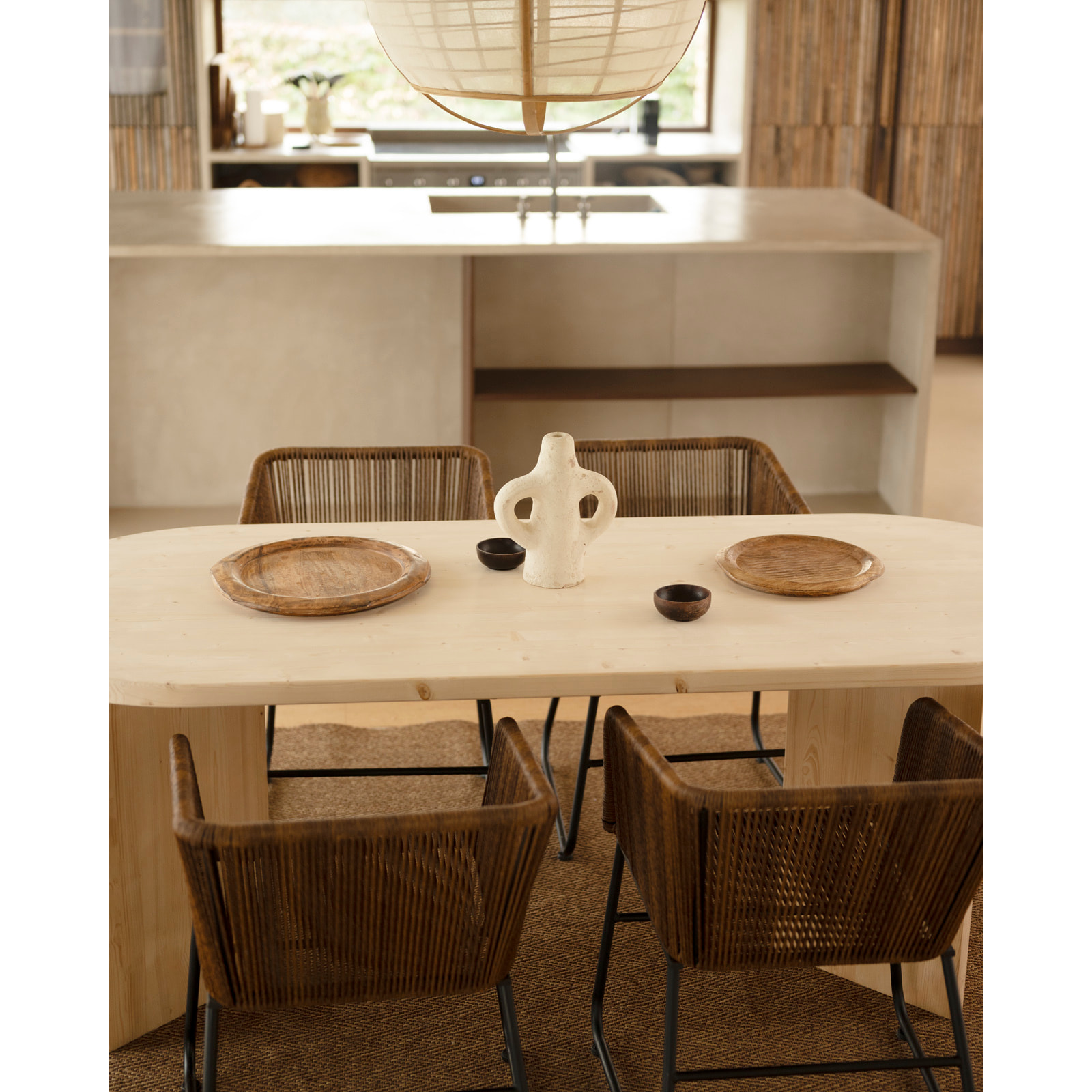 Table à manger en bois massif de ton naturel en différentes tailles