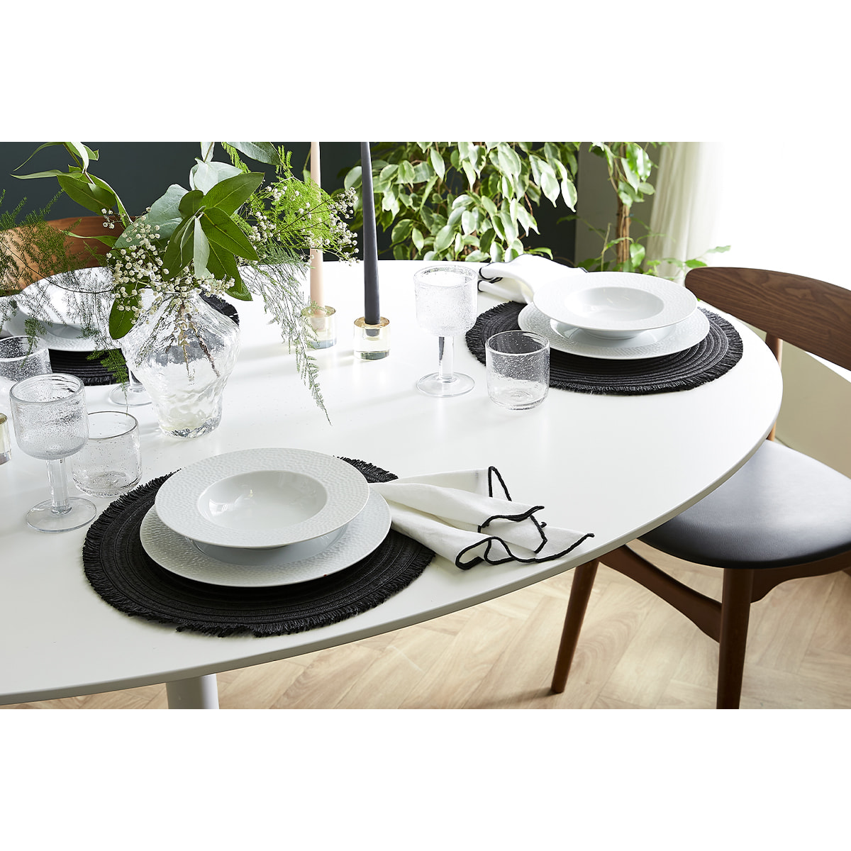 Table à manger design blanche ovale L169 cm HALIA