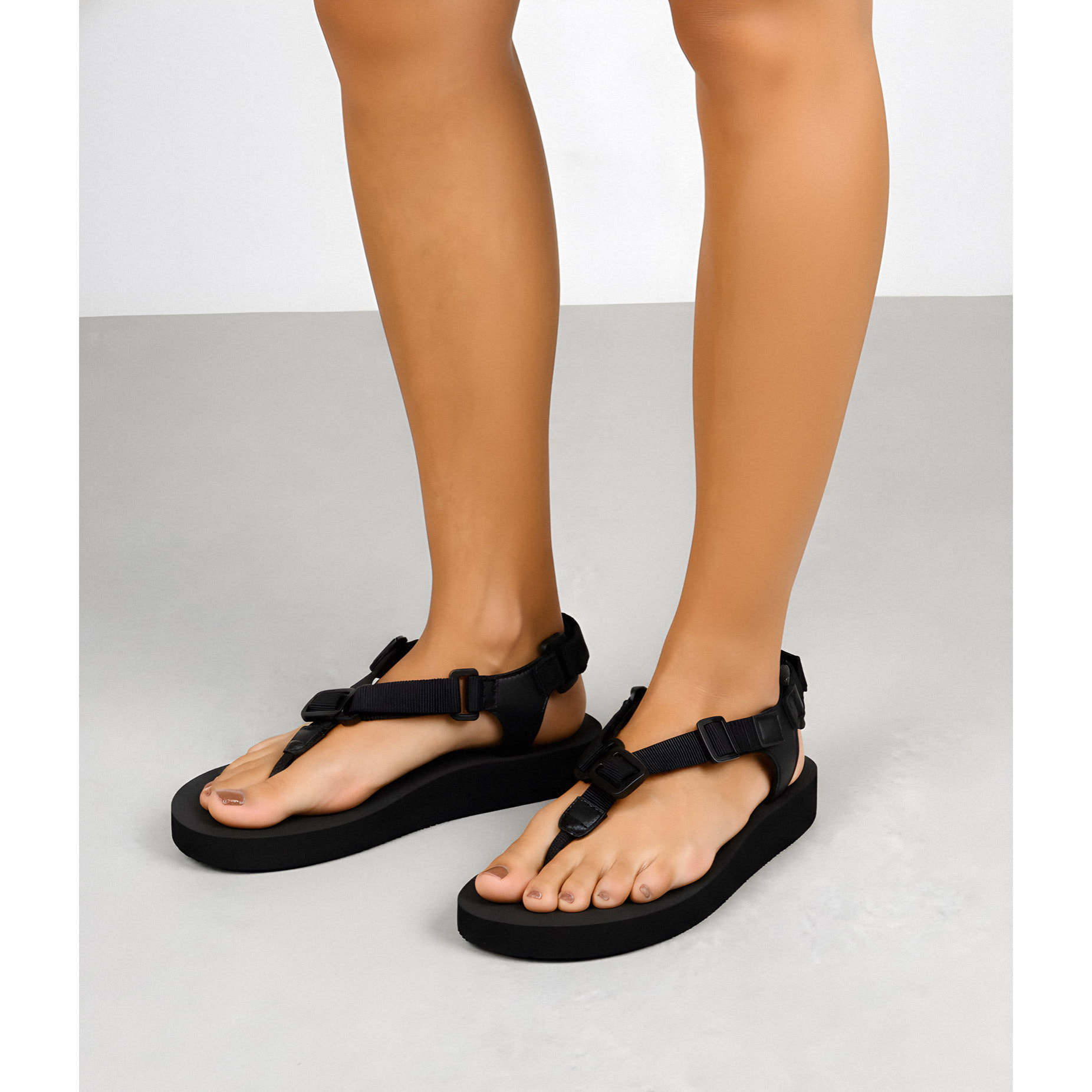 Sandalias deportivas negras de dedo