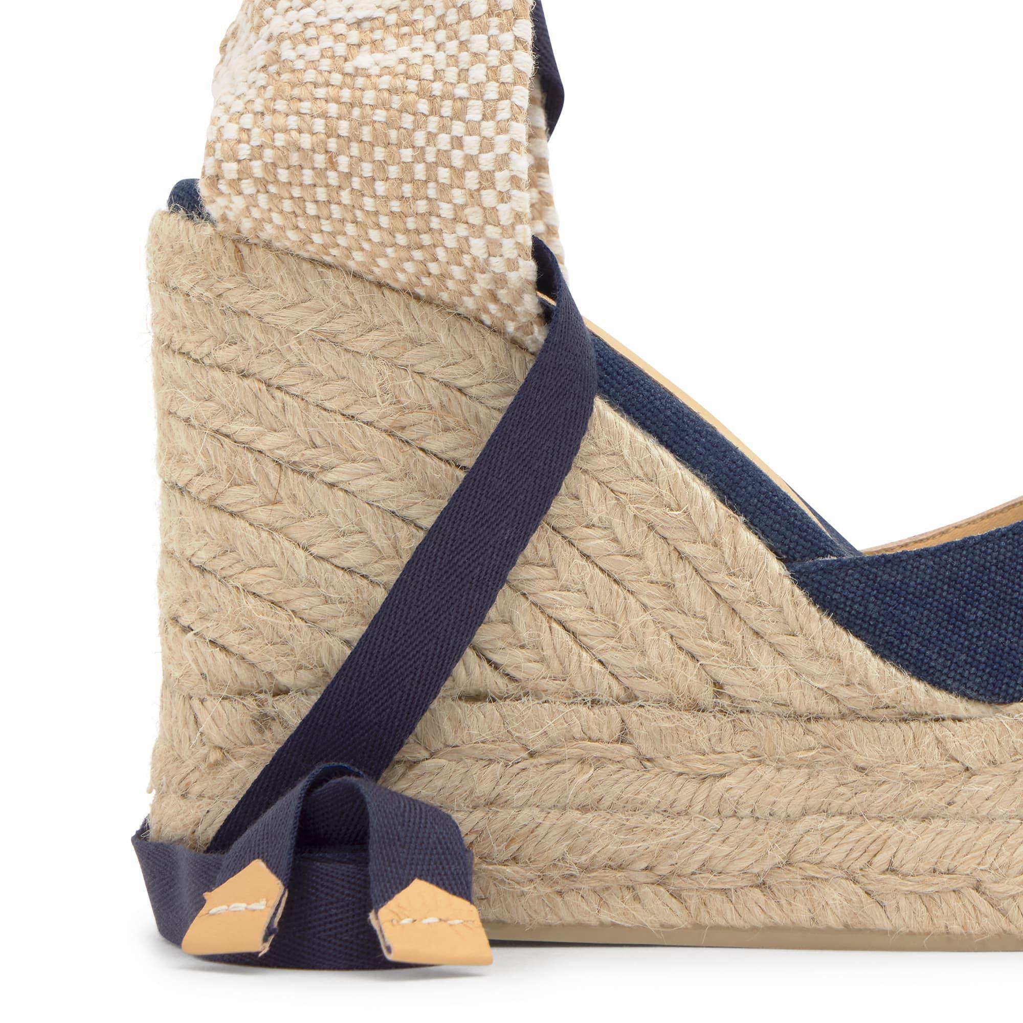Alpargata de cuña 8 cm en lona de algodón con cintas al tobillo y talonera trenzada