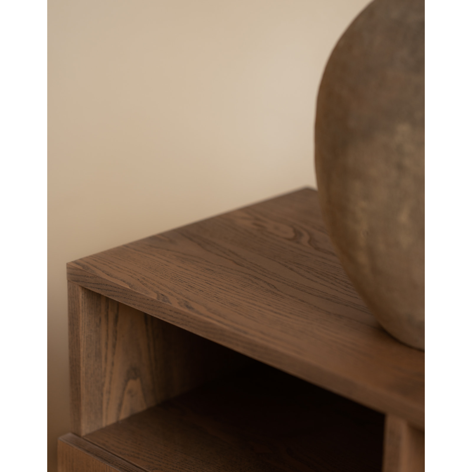 Buffet avec 4 portes en bois de placage de frêne naturel en teinte noisette de 176x40cm Hauteur: 75 Longueur: 176 Largeur: 40