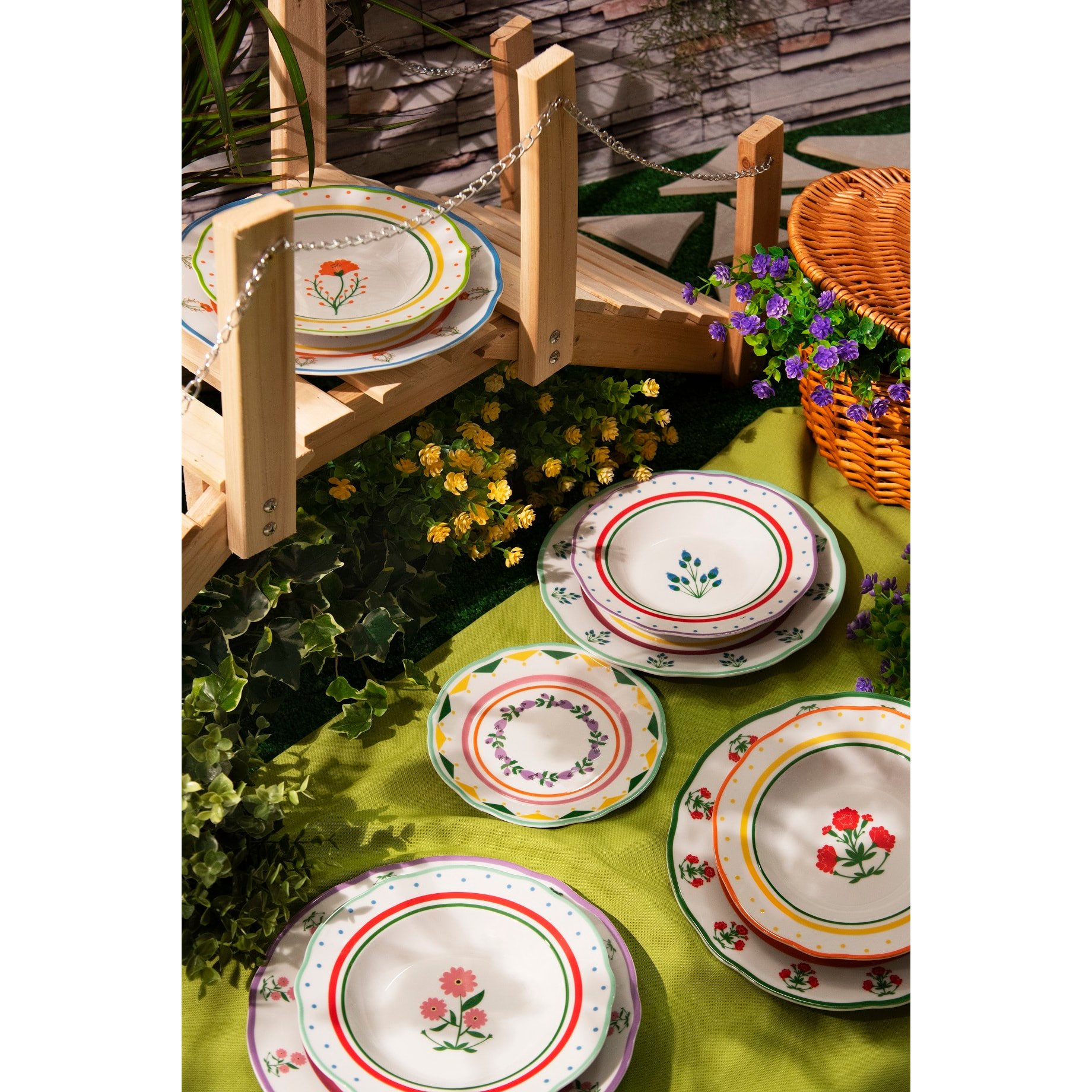 Service 18 assiettes Excelsa Arles, porcelaine, multicolore