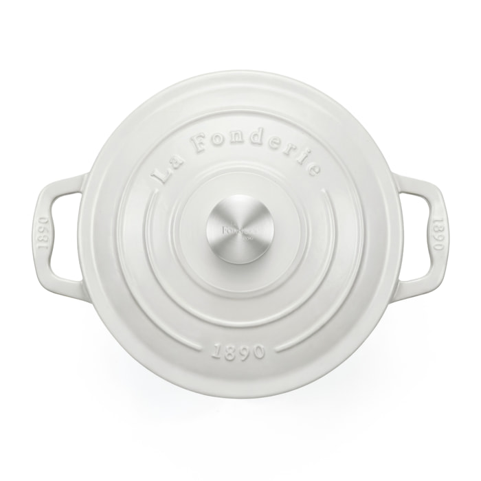 La Fonderie 1890 IENA22, Cacerola redonda de hierro fundido, 22 cm, 3,3L, beige, compatible con todos los fuegos, inducción, gas, parrilla y horno.